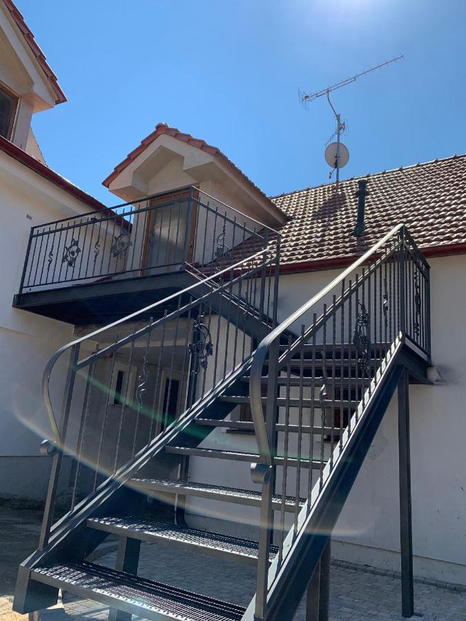 Apartmany In Veritas 米库洛夫 外观 照片
