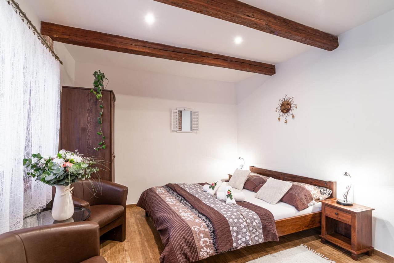 Apartmany In Veritas 米库洛夫 外观 照片
